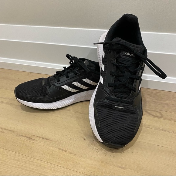 Adidas | Black Sneaker Running Shoes 🖤 - Picture 2 of 10